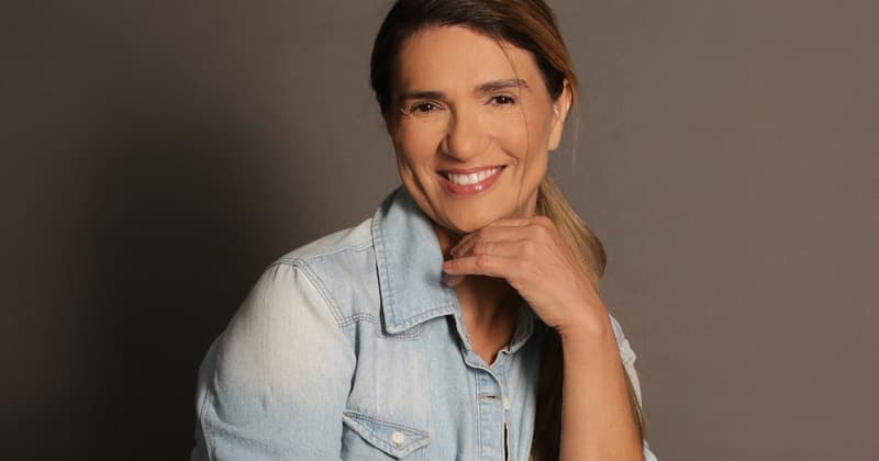 Queilla Gonçalves apresenta "Versos que Ecoam