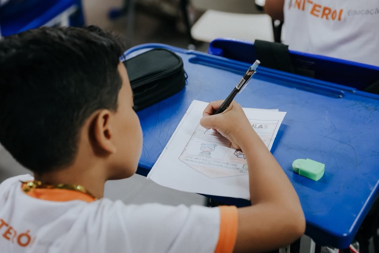 Educação de Niterói registra melhor rendimento escolar da história da cidade, com recorde de aprovação e menores índices de reprovação e abandono
