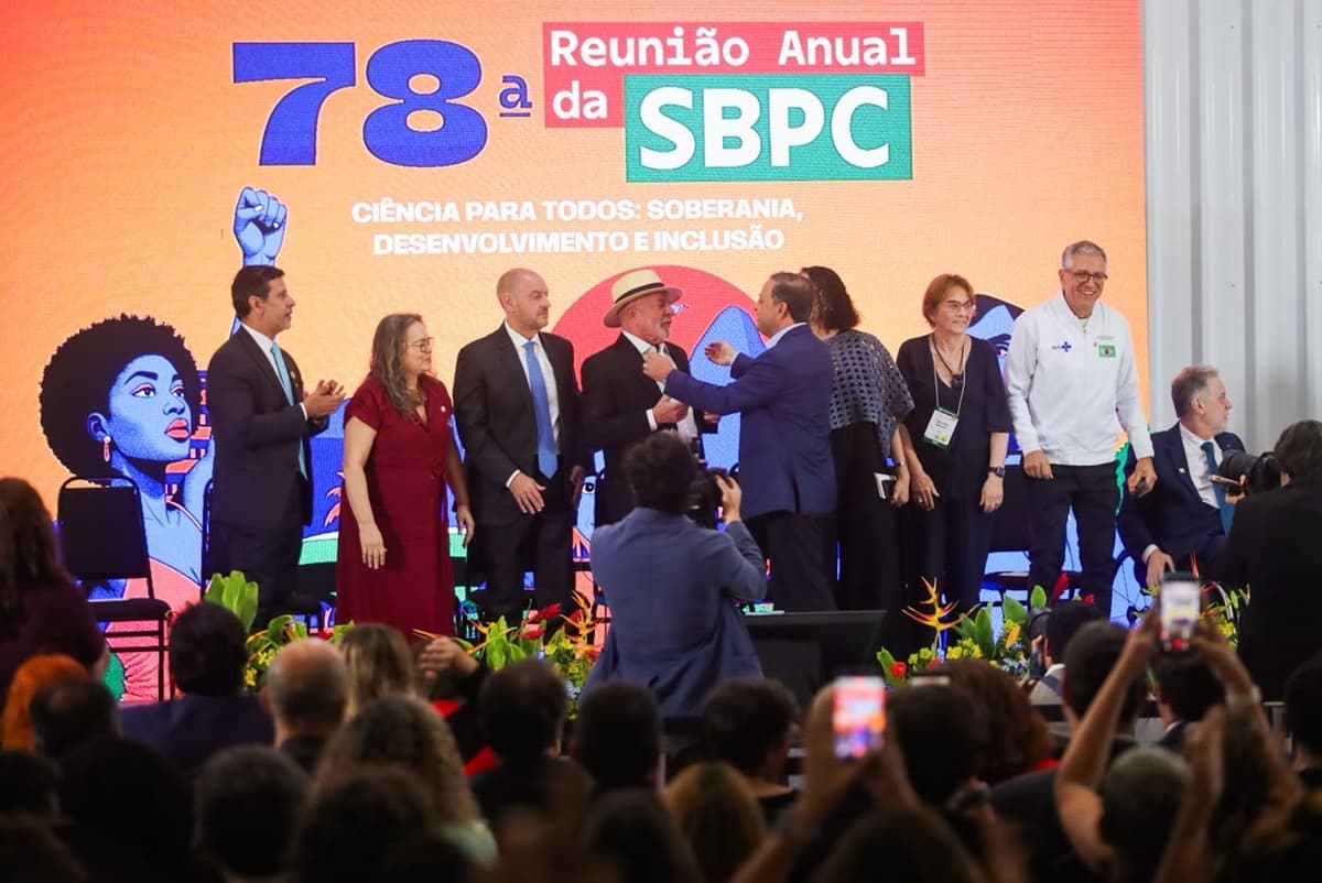 Lula participa do maior encontro científico da América Latina e faz defesa da ciência em Niterói