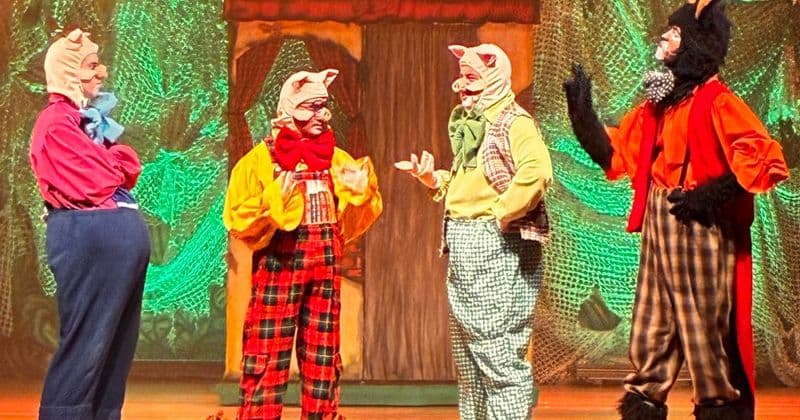 O clássico "Os Três Porquinhos" entra em cartaz no Theatro Municpal