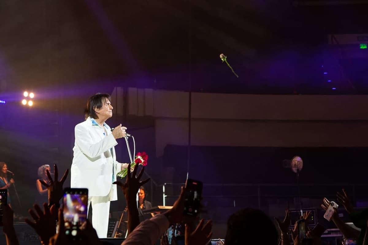 Roberto Carlos é a atração da Arena Niterói neste sábado (27)
