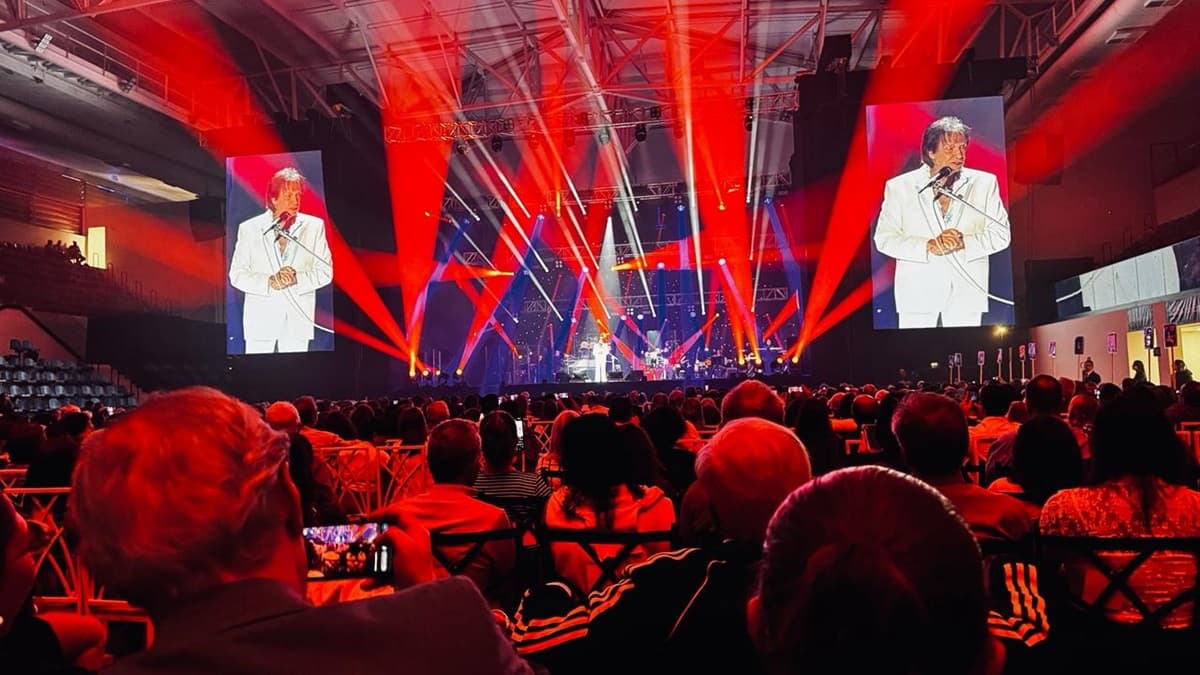 Duas noites de muitas emoções com Roberto Carlos marcam abertura da Arena Niterói