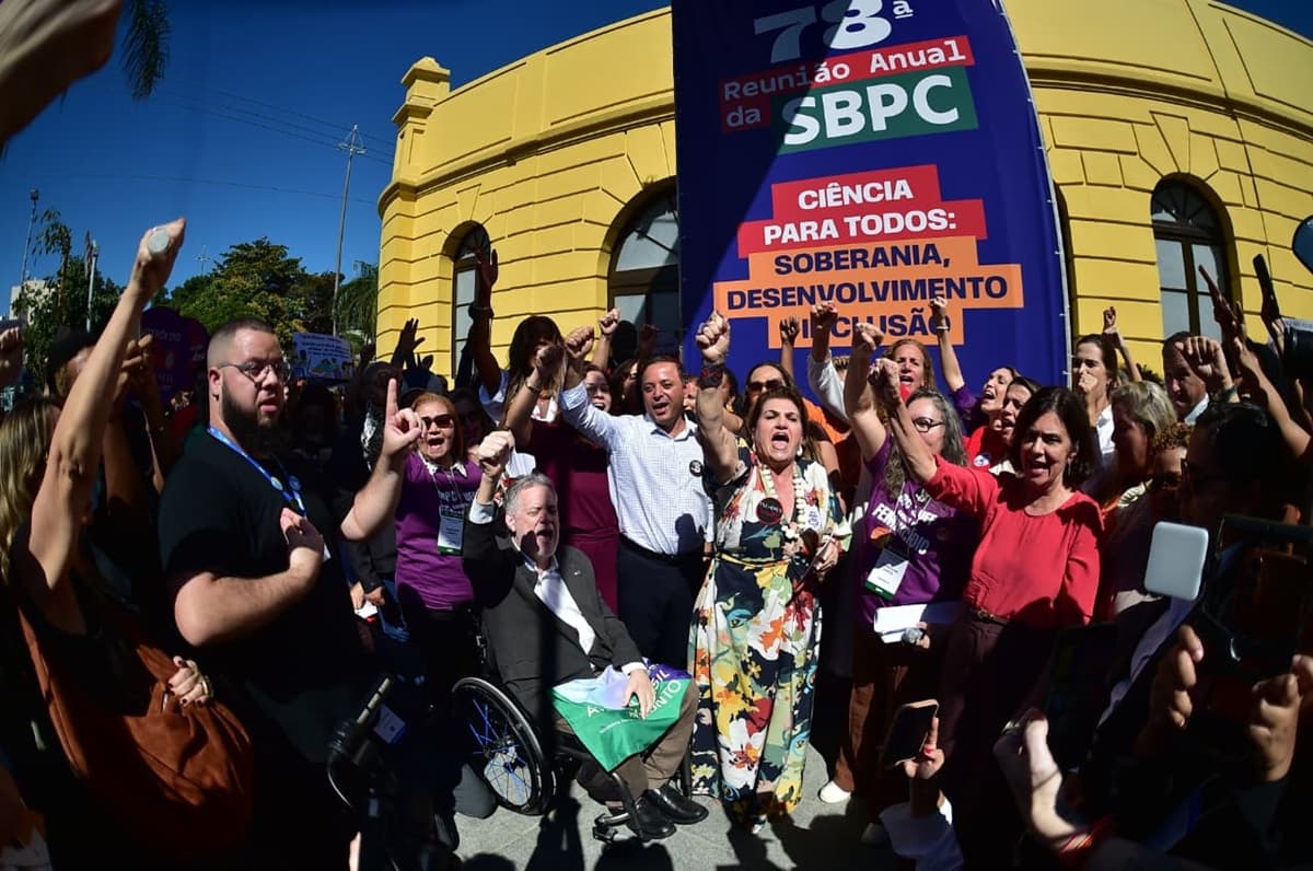 Ato público contra o feminicídio marca primeiro dia da reunião anual da SBPC em Niterói